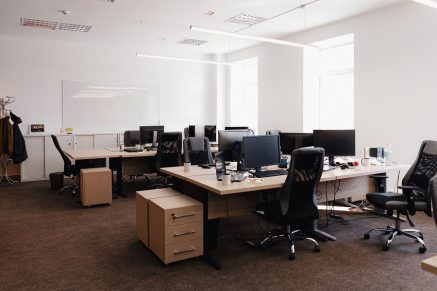 How much should I charge to clean offices?